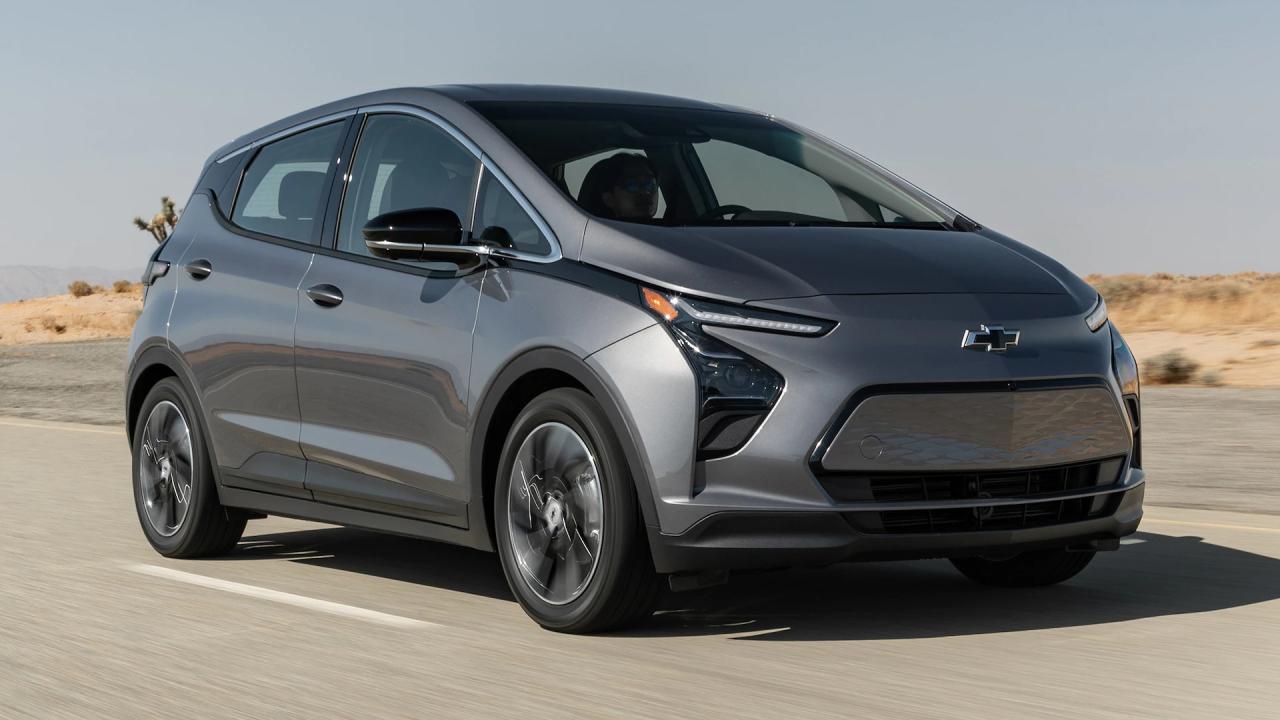 What Are The Best Electric Vehicles For Long Distance Travel